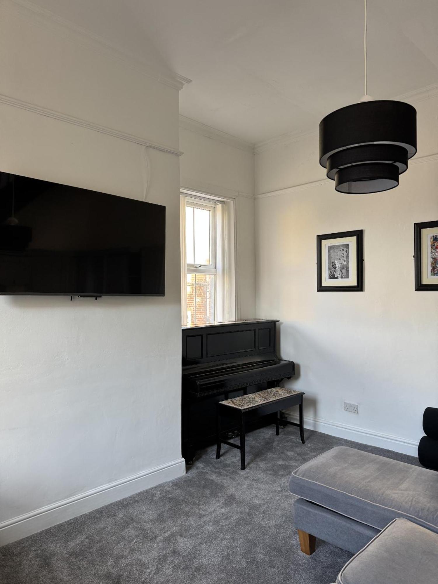 The Wickham Arms Hotel Cleckheaton Room photo